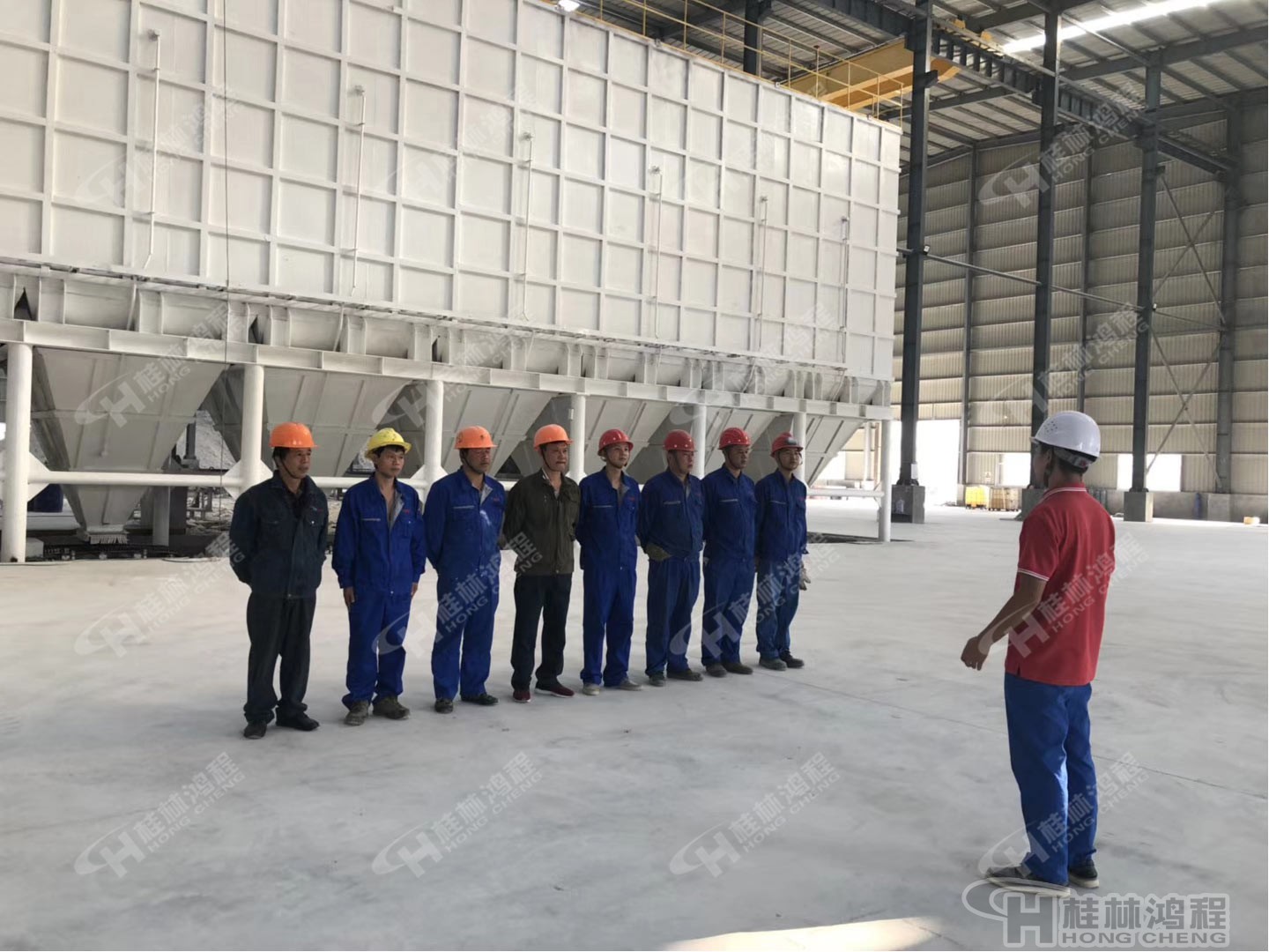 桂林鴻程人造石生產(chǎn)線003號(hào)EPC項(xiàng)目總包設(shè)備安裝現(xiàn)場(chǎng) 桂林鴻程人造石生產(chǎn)線003號(hào)EPC項(xiàng)目總包設(shè)備安裝現(xiàn)場(chǎng)