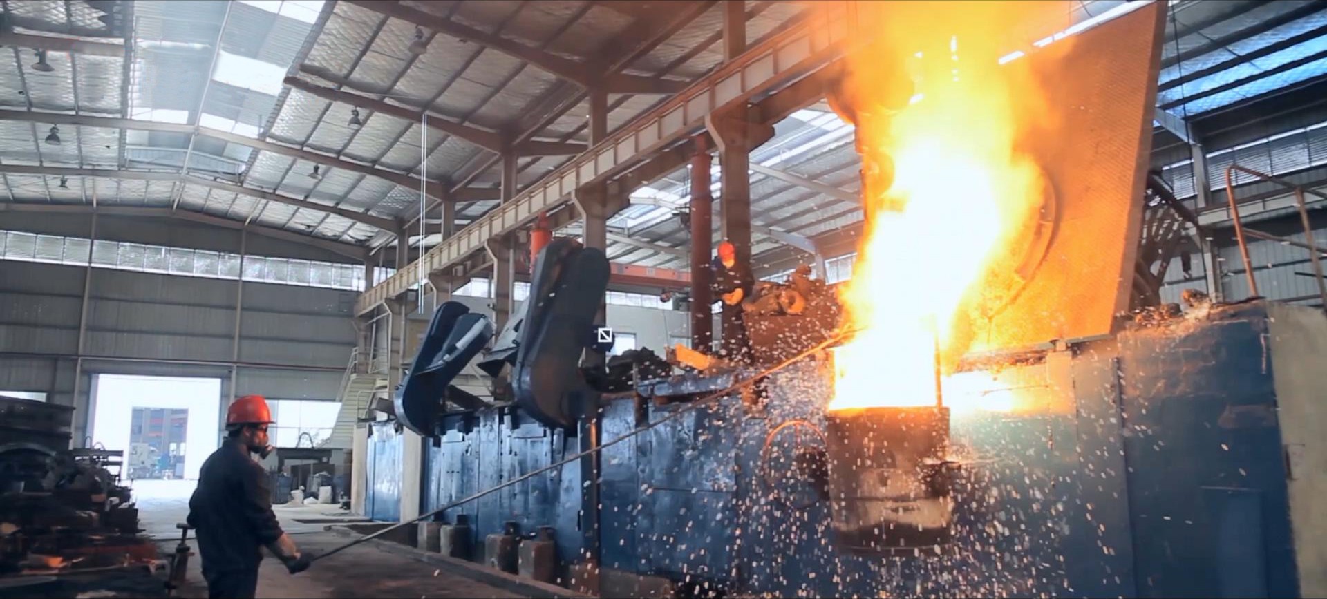 鴻程擁有自已的鑄造車間 原礦石磨粉機鑄件用鋼品質(zhì)好 厚度更厚 鴻程擁有自已的鑄造車間 原礦石磨粉機鑄件用鋼品質(zhì)好 厚度更厚