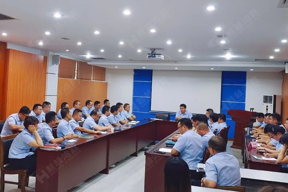 再創(chuàng)輝煌！桂林鴻程礦山設(shè)備磨粉機(jī)2022銷售大會(huì)圓滿召開(kāi)